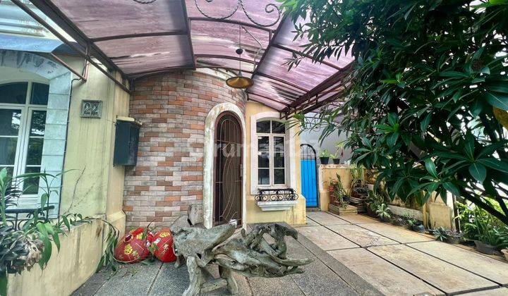 tampak depan rumah 2 lantai hook dekat