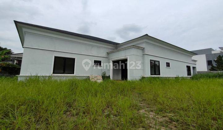 tampak depan rumah mewah 1 lantai di