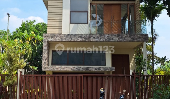 Rumah Mewah 2 Lantai Full Furnish SHM Dengan Kebun Luas Berada Di Cluster Bukit Golf Hijau Sentul City Bogor