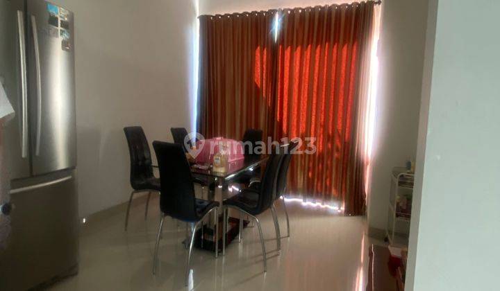ruang makan rumah siap huni 2 lantai
