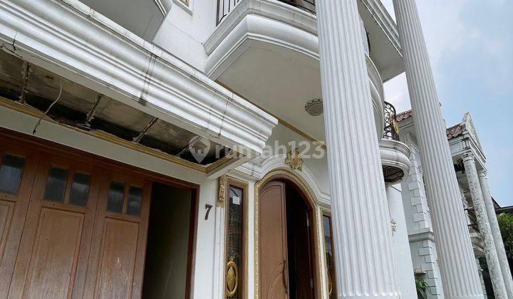 garasi/carport rumah 2 lantai mewah klasik