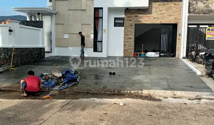 Ready-to-Occupy Hook House 2 Floors with Private Pool Mountain View Near Jungleland in The Atmosphere Cluster Sentul City Bogor 2