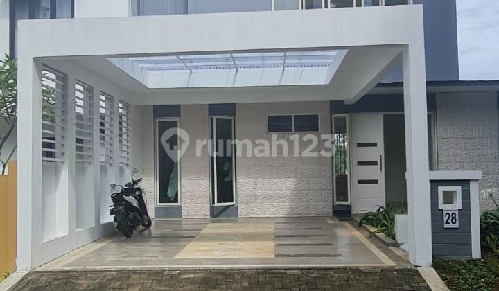 Rumah Modern View Gunung dengan Backyard Luas SHM di Cluster Santorini Sentul City Bogor Rumah Modern View Gunung dengan Backyard Luas SHM di Cluster Santorini Sentul City Bogor
