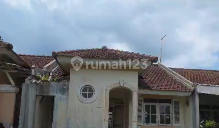 One-Story House Needs Renovation with SHM in Taman Udayana Cluster, Sentul City, Bogor