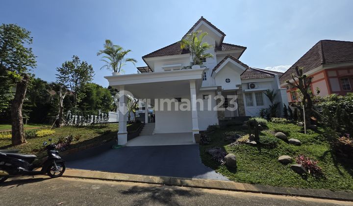 Rumah Hook Nuansa Villa dengan Private Pool SHM Dekat ke Pintu Tol di Cluster England Park Sentul City Bogor