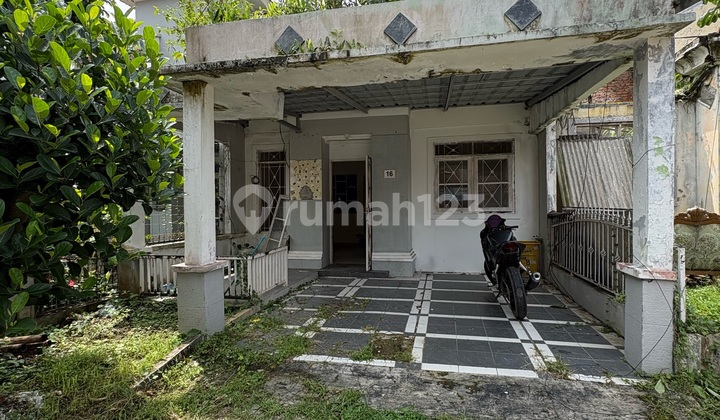 1-Story Minimalist House Needs Renovation with Freehold Title in Taman Besakih Cluster, Sentul City, Bogor