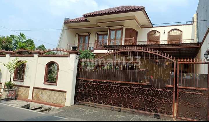 Rumah Mewah 2 Lantai Siap Huni Dekat ke Taman Mini dan Tol di Jakarta Timur