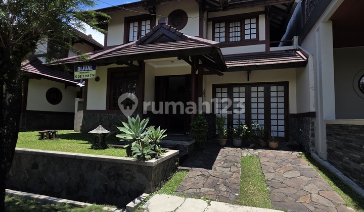 Rumah Bergaya Jepang View Gunung Pancar dan Bukit Hambalang Depan Area Hijau di Cluster Taman Sakura Sentul City Bogor