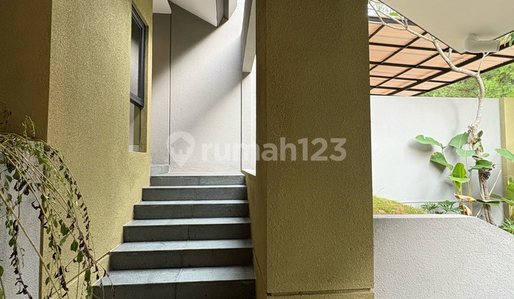 Rumah Minimalis Modern Satu Lantai Siap Huni Depan Green Area Dekat ke Pintu Tol di Cluster Casablanca Sentul City Bogor 2