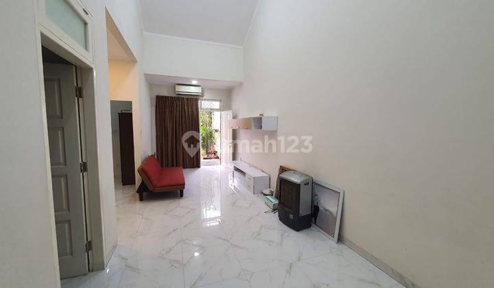 Dijual Rumah 2 Lantai Semi Furnished Siap Huni di Sutera Flamboyan. Byn 2