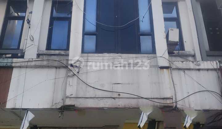 Quick Sale 2-Story Shop House In Gading Serpong, 19 Meters Long Quick Sale 2-Story Shop House In Gading Serpong, 19 Meters Long