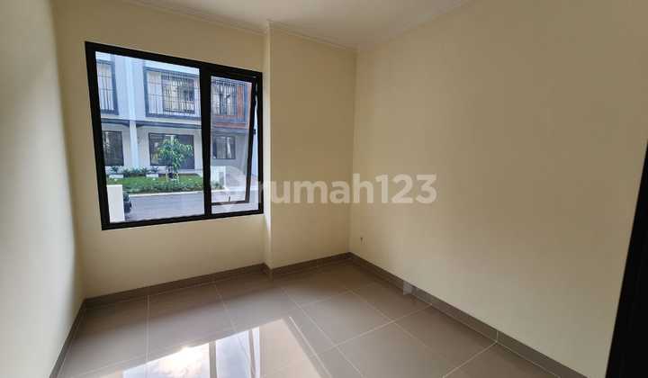 For Sale: Neat and nice 2-story house, ready to occupy, in Leonora Cluster, Gading Serpong. Byn 2