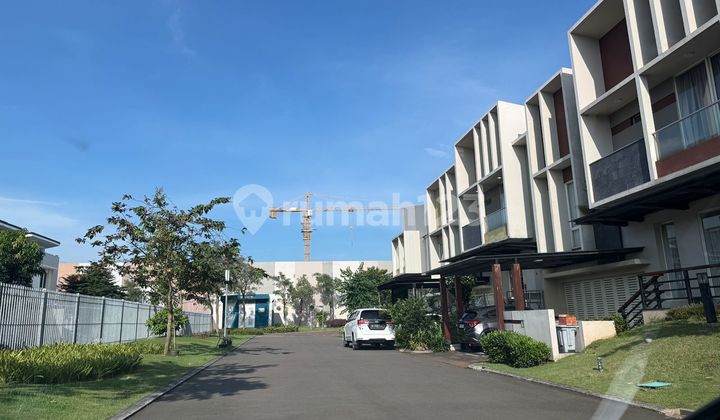 Rumah Cakep Hoeklebih Privacy di Gading Serpong. Nyaman, Semi Furnished dan Natural 2