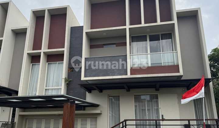 Rumah Cakep Hoeklebih Privacy di Gading Serpong. Nyaman, Semi Furnished dan Natural Rumah Cakep Hoeklebih Privacy di Gading Serpong. Nyaman, Semi Furnished dan Natural