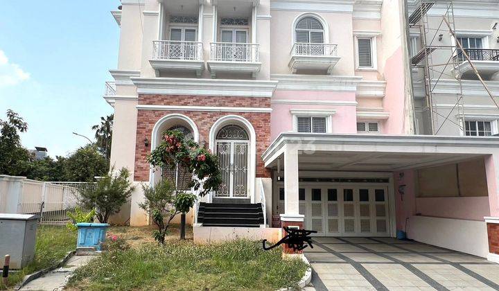 Dijual Rumah Hoek 3 Lantai Bagus di Royal Gading Mansion. Ymefb 1