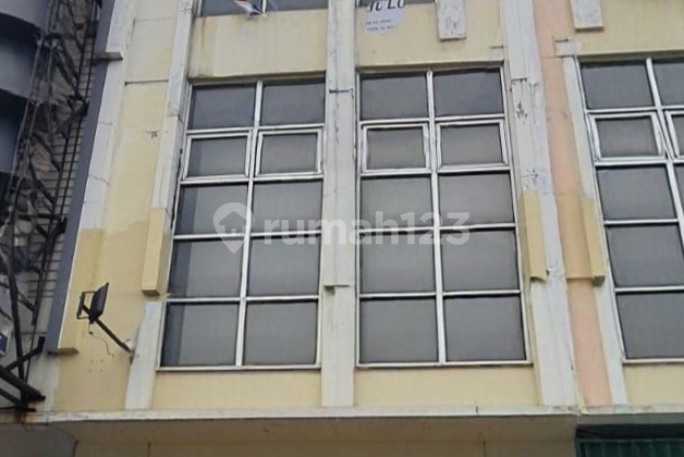 Strategic Location Shop House Near Summarecon Mall Serpong, Close to Paramount Modern Market and Matana University