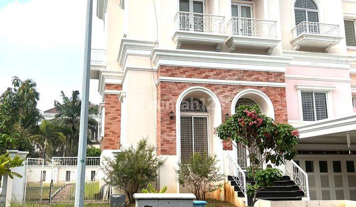 Dijual Rumah Hoek 3 Lantai Bagus di Royal Gading Mansion. Ymefb 2