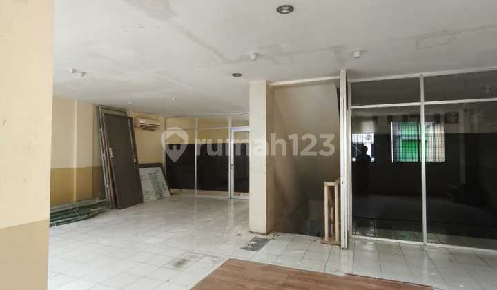 Very Cheap Attached Shophouse Rarely Available in Cempaka Mas 2