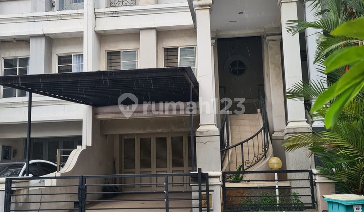 Affordable Flood-Free House in Kelapa Gading Affordable Flood-Free House in Kelapa Gading