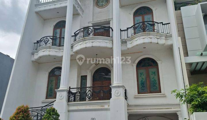 Dijual Rumah Classic Mewah Siap Huni  1