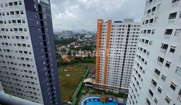 For rent Green Pramuka City apartment above the mall