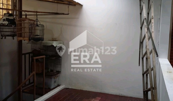 For quick sale, a charming house on Duyung Street, Rawamangun, East Jakarta. 2
