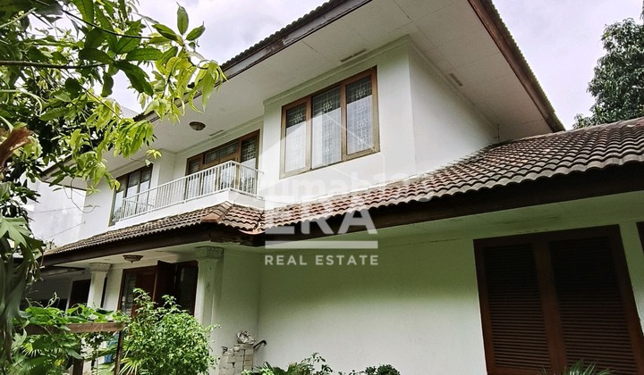 For sale, a serene house in Gading Putih Raya, Kelapa Gading.
