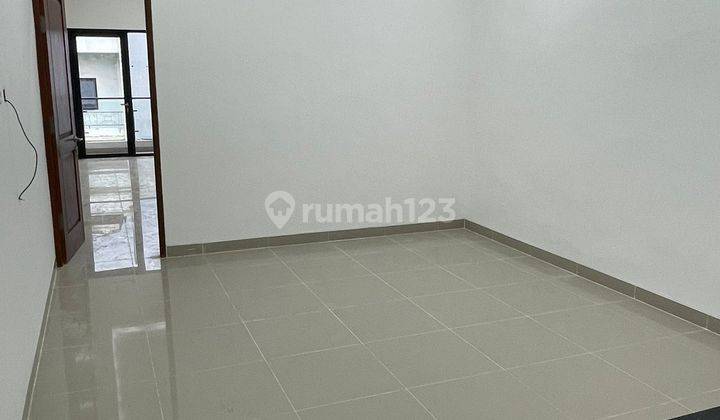 RUMAH MURAH 3,5 LANTAI  DALAM KOMPLEK  DI JELAMBAR  1