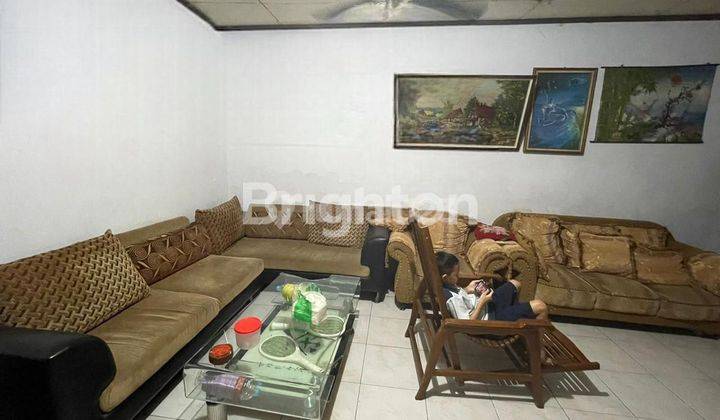 RUMAH 1 LANTAI DI DALAM PASAR TRADISIONAL DI JELAMBAR 2