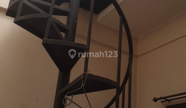 Rumah 3 Lantai di Komplek Perumahan Elite Jakarta Barat 2