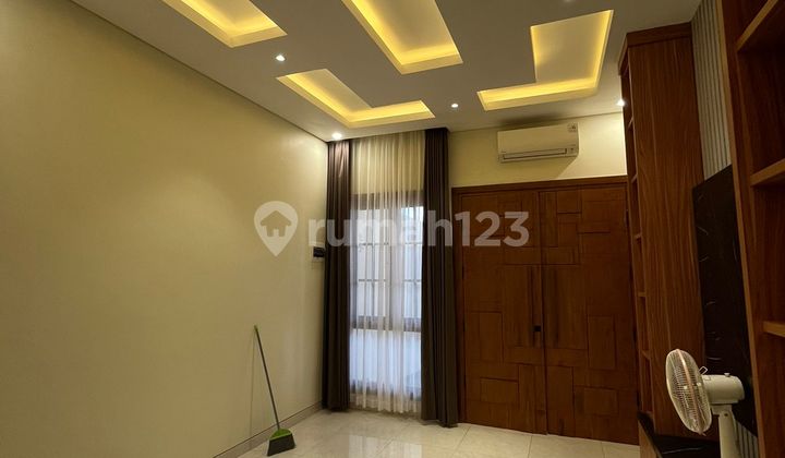 Rumah Baru Gresss 3 Lantai Full Furnished di Duta Mas Jakarta Barat