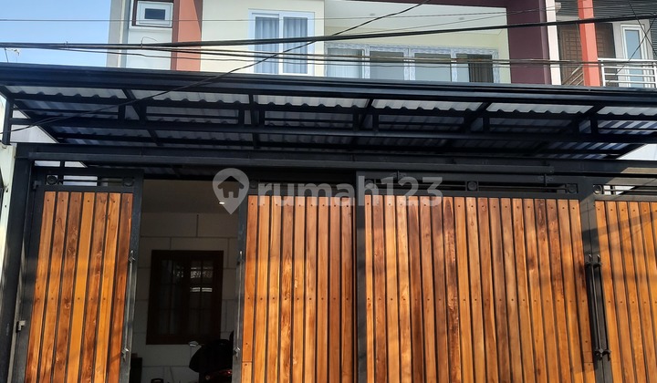 Rumah Baru 2,5 Lantai Full Furnish di Jelambar Jakarta Barat