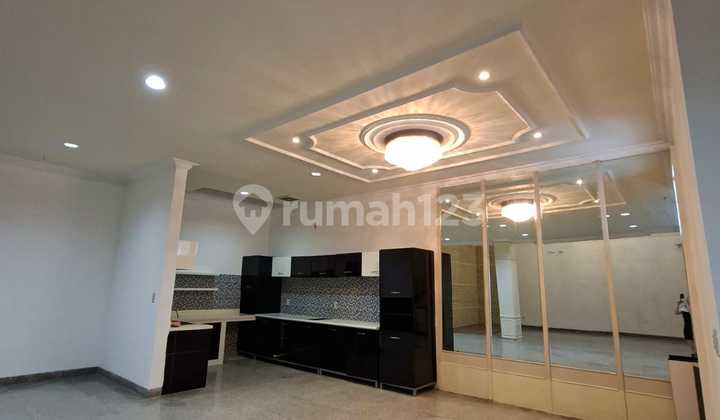 Harga Murahh !!!! Di Bawah Njop.... Rumah Mewah 3 Lantai Di Green Garden Jakarta Barat