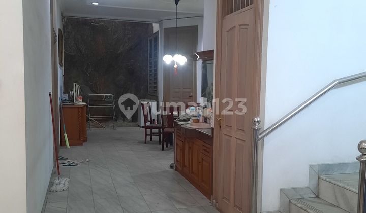 Rumah Bagus Semi Furnish 2 Lantai di Jelambar Murahhhhhh