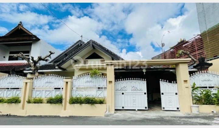 RUMAH JL. NANGKA UTARA, BALI, SEMI FURNISHED, DEKAT AKSES JALAN UTAMA 1