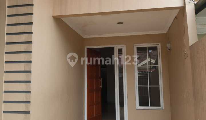 House Sector 7, Gading Serpong, Highly Strategic, 1 1/2 Floors, Located in the Center of Gading Serpong City 2