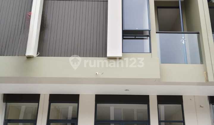 VERONA JUNCTION SANGAT STRATEGIS, RAMAI, COCOK UNTUK SEMUA JENIS USAHA