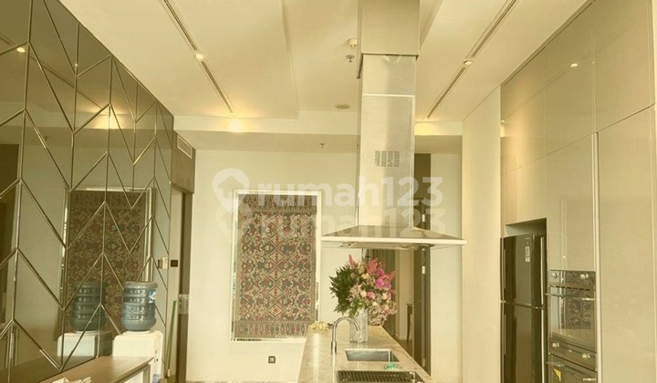 Disewakan Apartemen Senopati Suites 3BR Tower 3 uk 287m2 Furnished at Jakarta Selatan
middle Floor 2