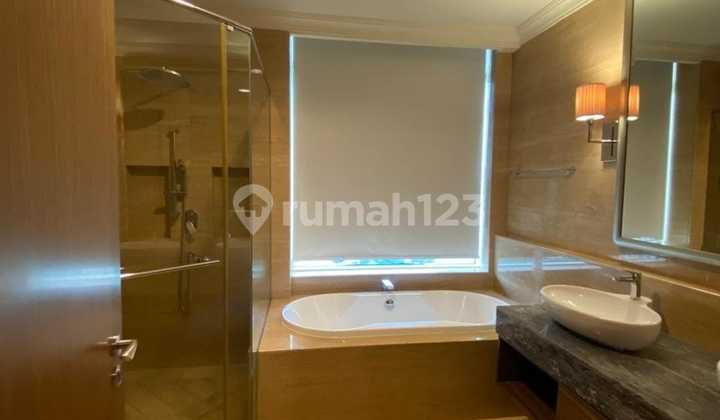 Disewa Apartment Botanica Simprug uk 288m2 3+1BR Pool view at Jakarta Selatan 2