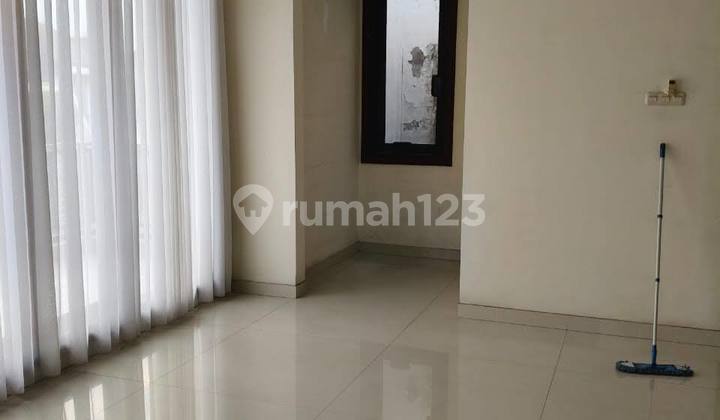 RUMAH LUX 2 LANTAI JL DHARMAHUSADA MAS 2