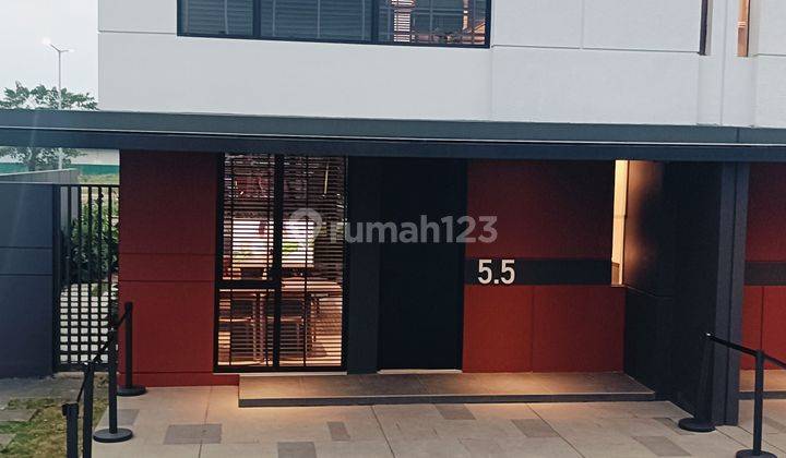 Rumah Dijual 2 Lantai Di Central Karawaci Baru, Shm 2