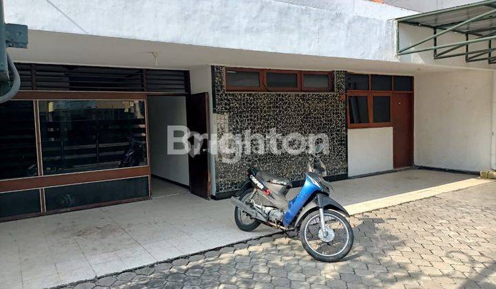 Rumah 1 Lantai Raya Pucang Anom, Strategis, Nol Jalan Raya 2