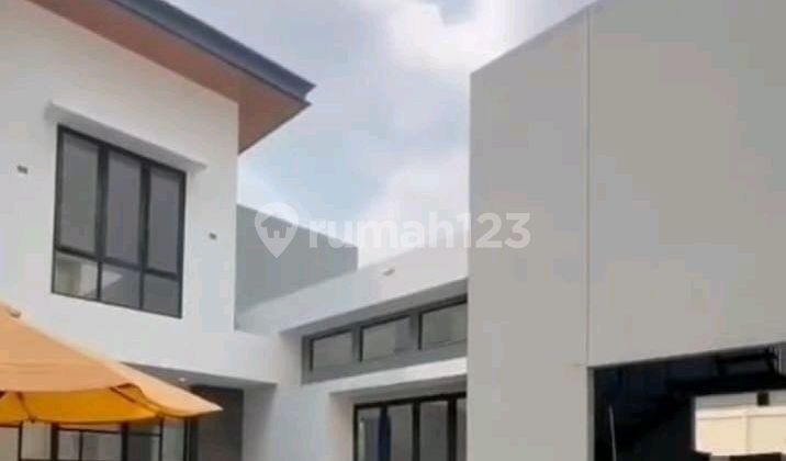 Luxury Private Resort Villa in Gading Serpong Luxury Private Resort Villa in Gading Serpong
