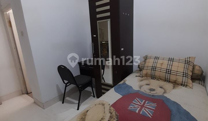 Strategic Boarding House in Kelapa Dua, Promising InvestmentReady-to-Occupy Boarding House for Sale in a Strategic Location, Suitable for Investment with Stable Income PotentialLocation: Jl Bidar Raya No 10, Perumnas Kelapa DuaSpecificationsLand Area: 220 m2, Dimensions 11 x 20 mBuilding Area: 420 m2 2