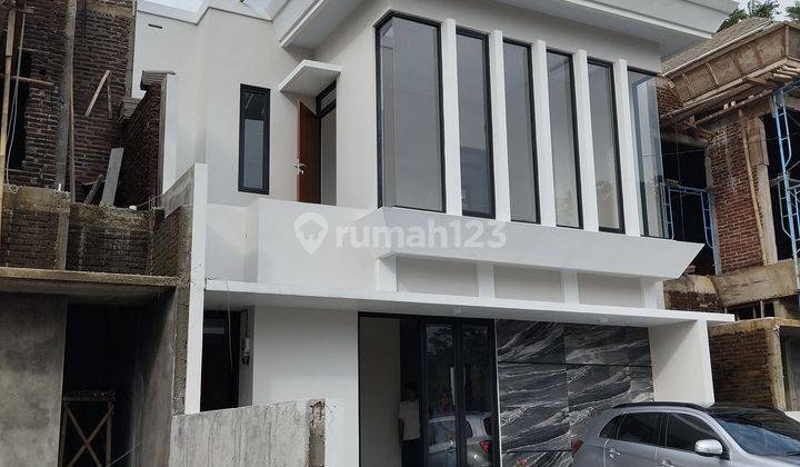 Rumah Mewah 2 Lantai Dekat Kampus Uii Siap Balik Nama 1