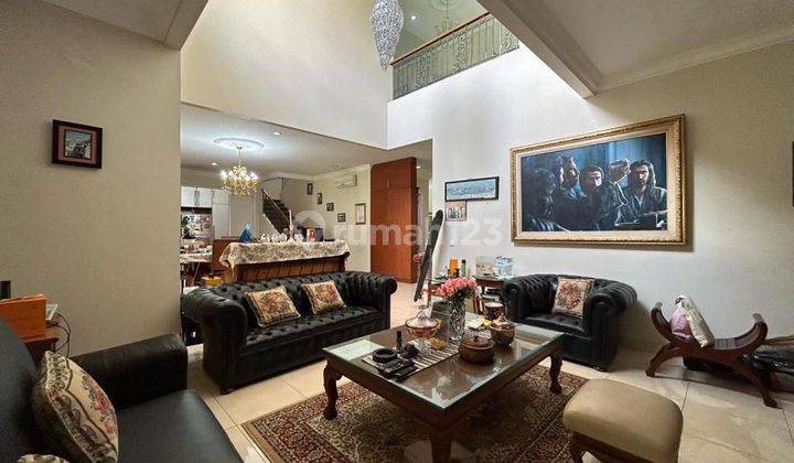 Rumah Mewah Kitchen Set Metric Dekat Danau Lingkungan Asri Sangat Tenang di Taman Telaga Golf BSD  1