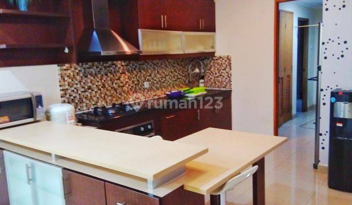 dapur luas dengan view golf pondok