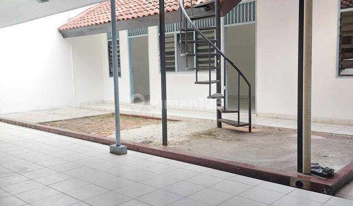 Rumah Luas, Rapi Siap Huni di Villa Melati Mas 1