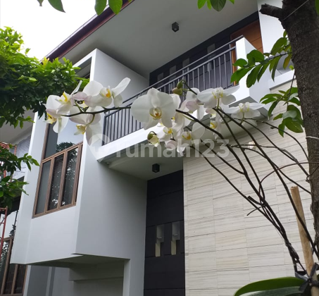 Dijual Rumah Mewah Semi Furnished di The Green, Bsd City