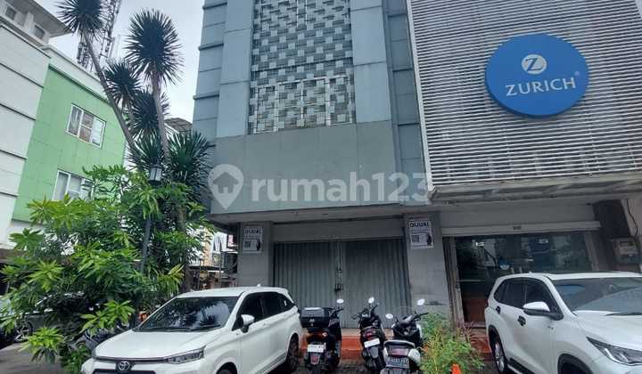 Hoek Hadap Jl Pahlawan Seribu 3 Lantai Ruko Golden Blvd Furnished